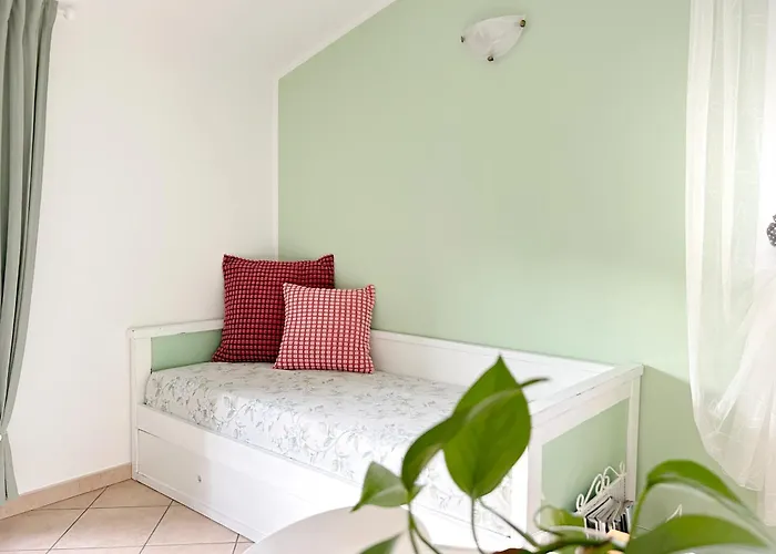 Ulivi - Comodita E Tranquillita Con Patio E Parcheggio