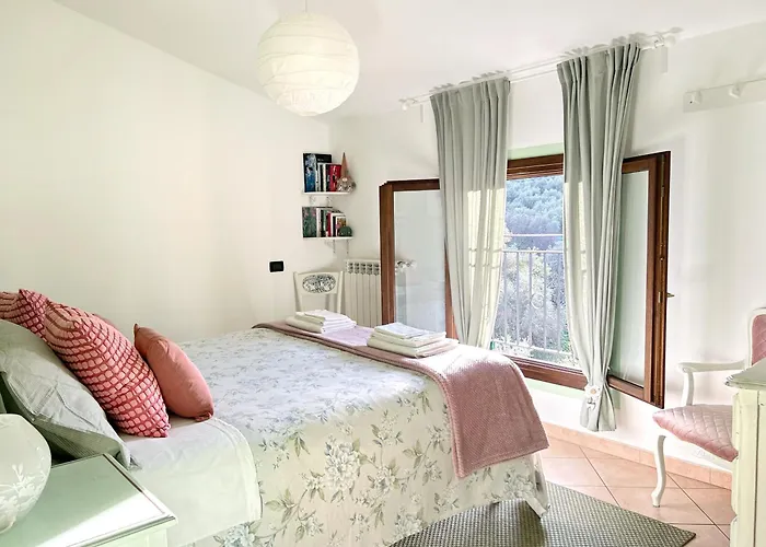Ulivi - Comodita E Tranquillita Con Patio E Parcheggio